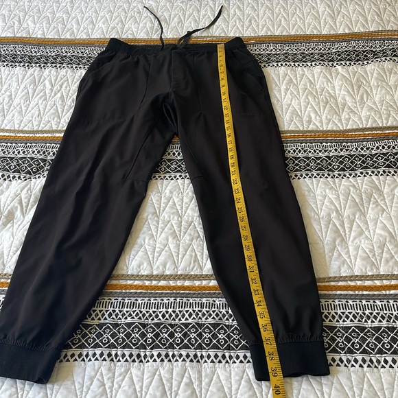 Lululemon athletic men’s pants sz L gently used - Picture 8 of 10